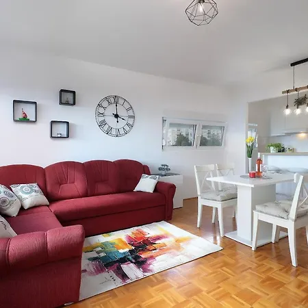 Leon - Sea View Apartment *